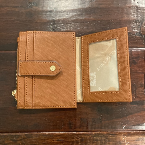 ANNE KLEIN change and card holder - Picture 3 of 4